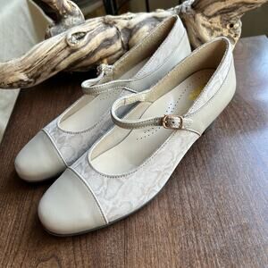 New SAS Isabel Taupe Snake women’s size 9 Mary Jane pumps shoes